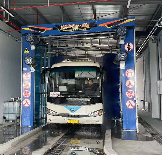 山西客运中心安装第二台日森通过式巴士洗车机